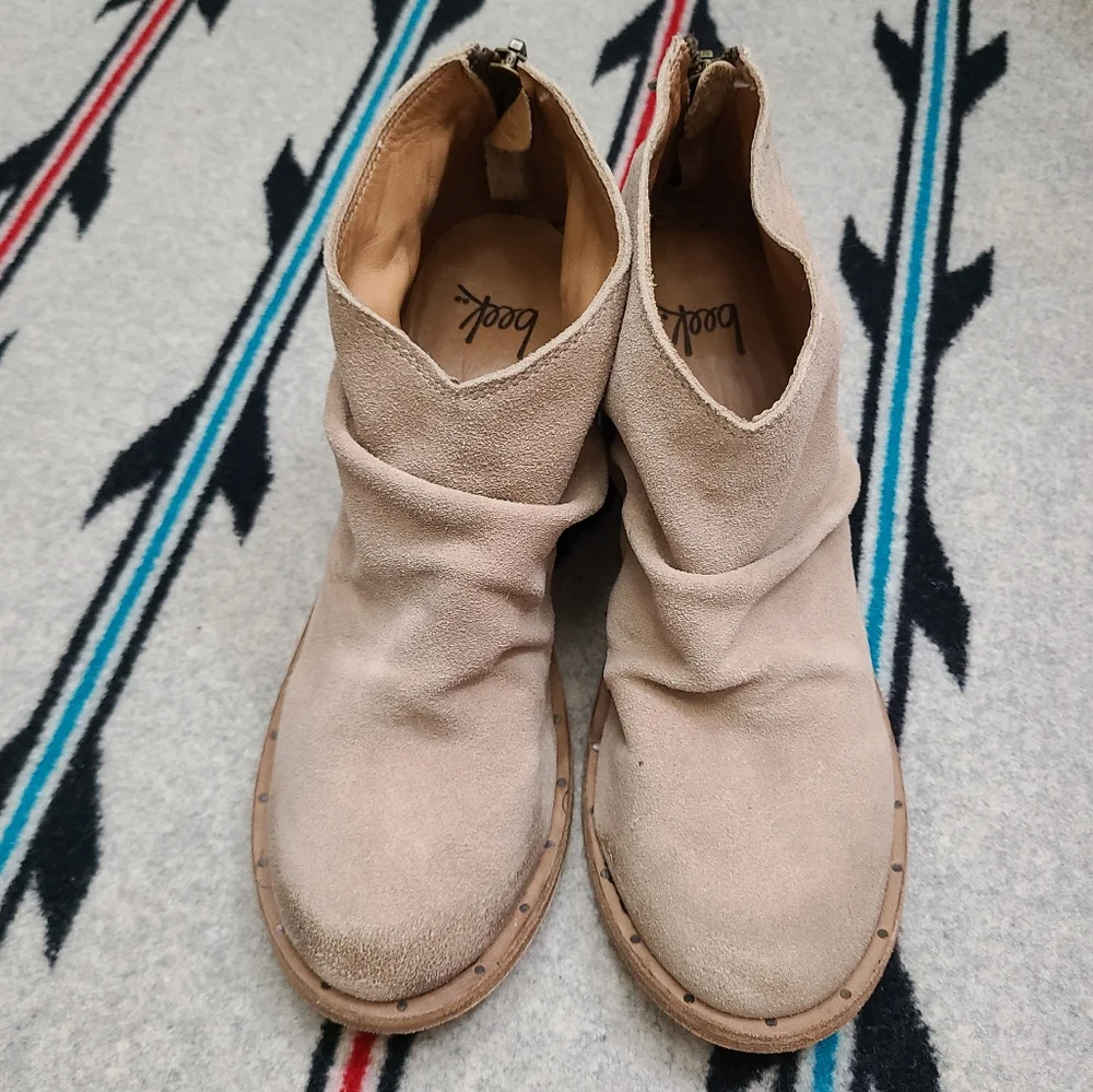 Beek Eaglet Suede Booties in Stone Size 6_8